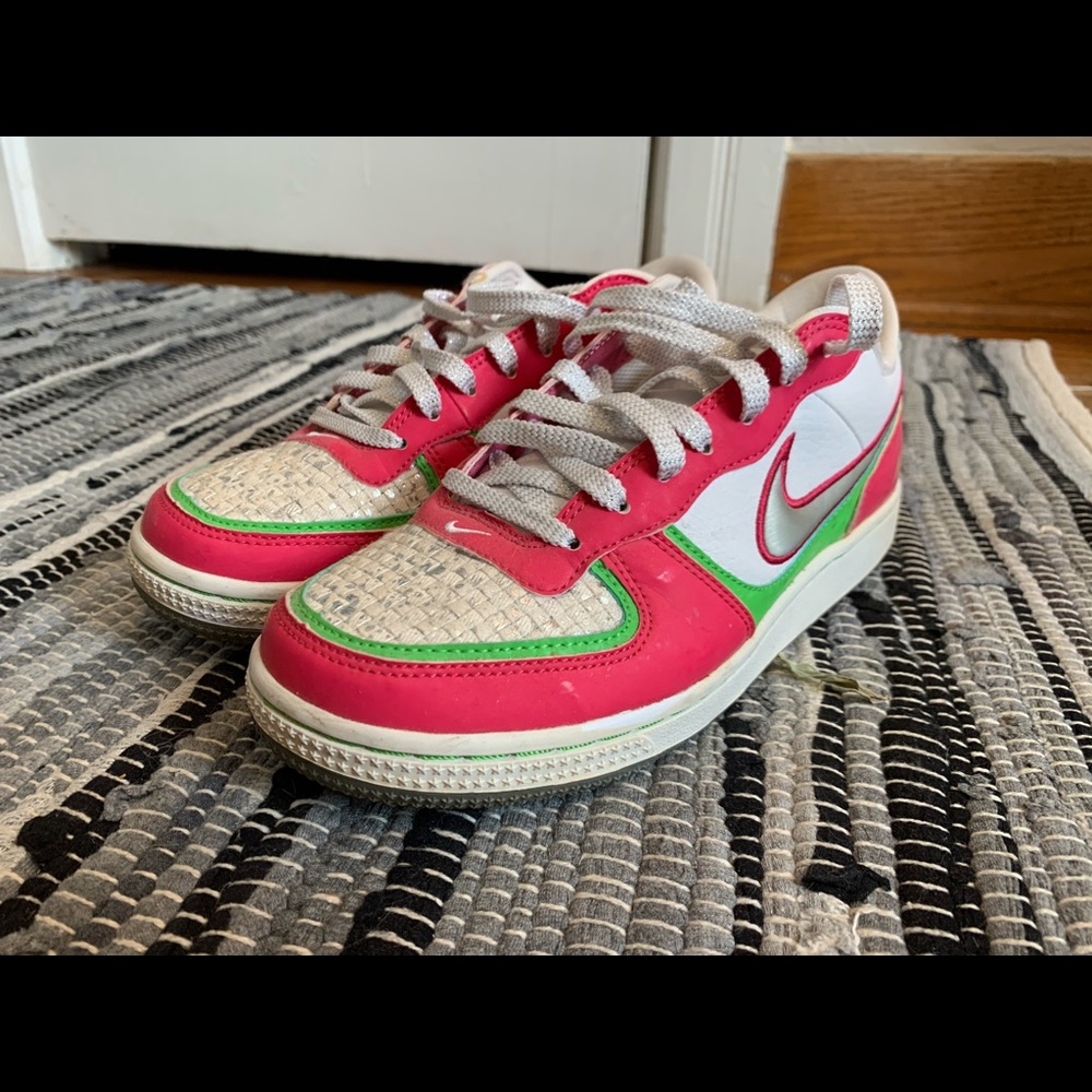NIKE AIR FORCE 1s
